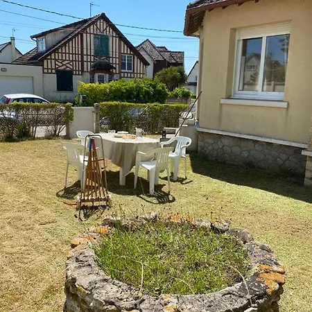 Ferienhaus La Au Bout Du Jardin / Sword