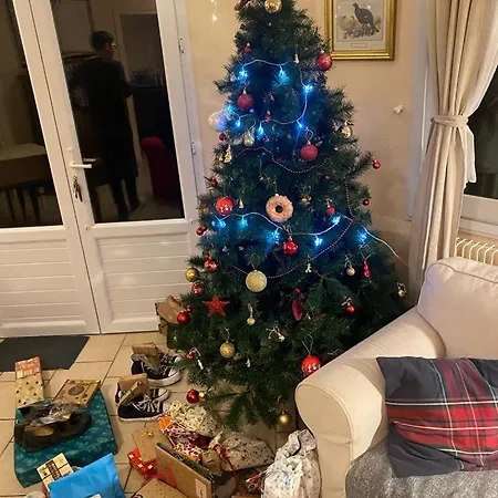 La Au Bout Du Jardin / Sword