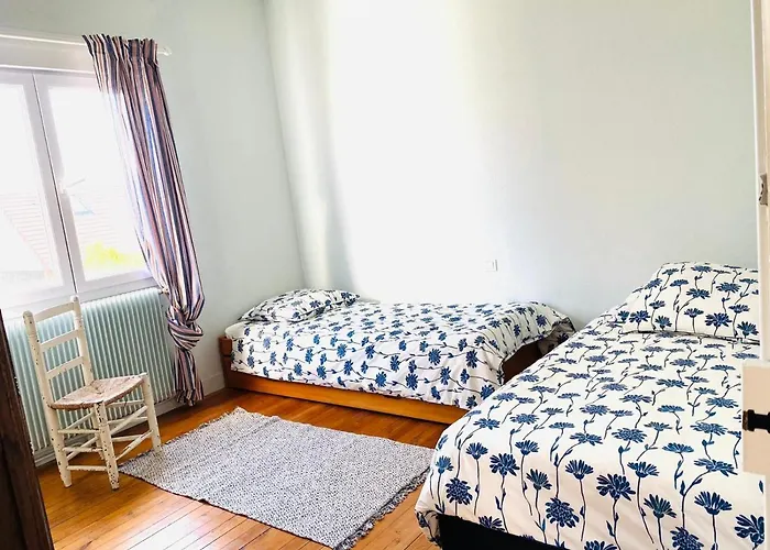 La Au Bout Du Jardin / Sword