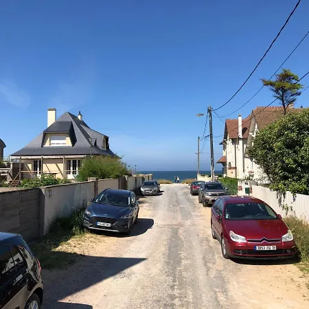 Holiday home La Au Bout Du Jardin / Sword