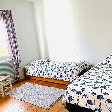 La Au Bout Du Jardin / Sword