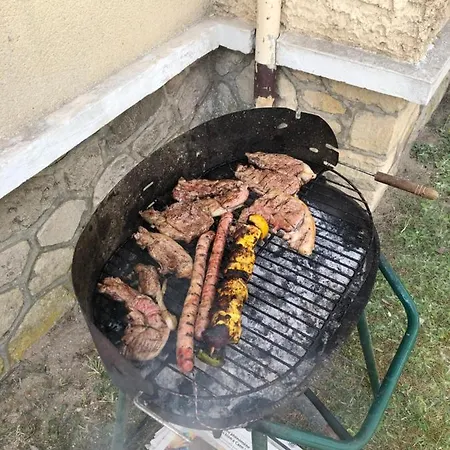 La Au Bout Du Jardin / Sword