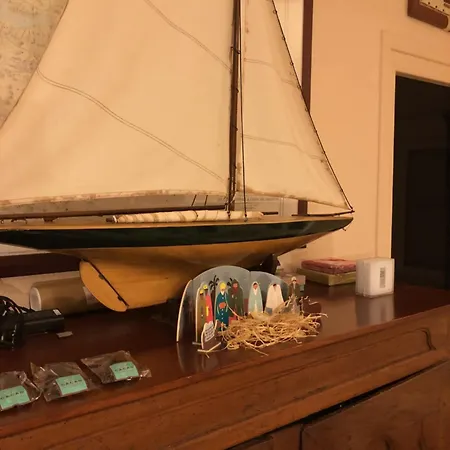 La Au Bout Du Jardin / Sword