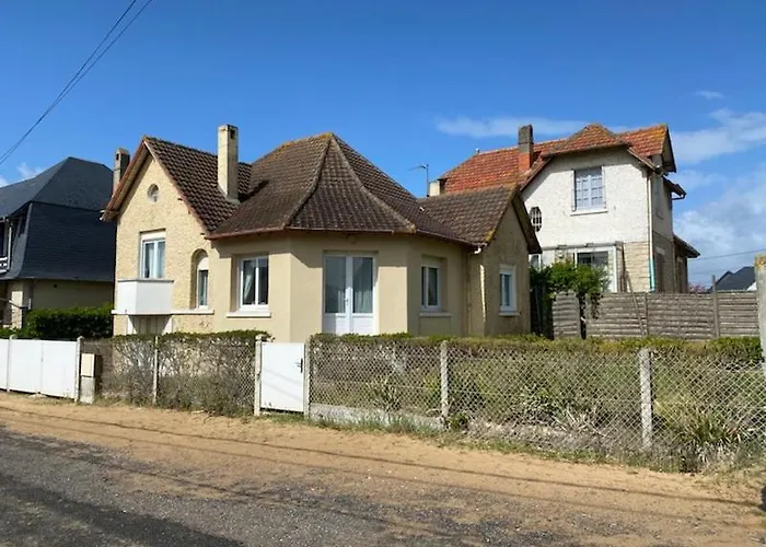 La Au Bout Du Jardin / Sword