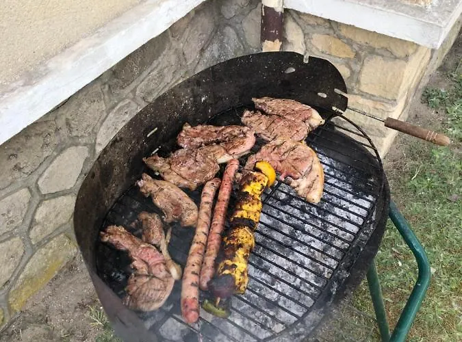 La Au Bout Du Jardin / Sword