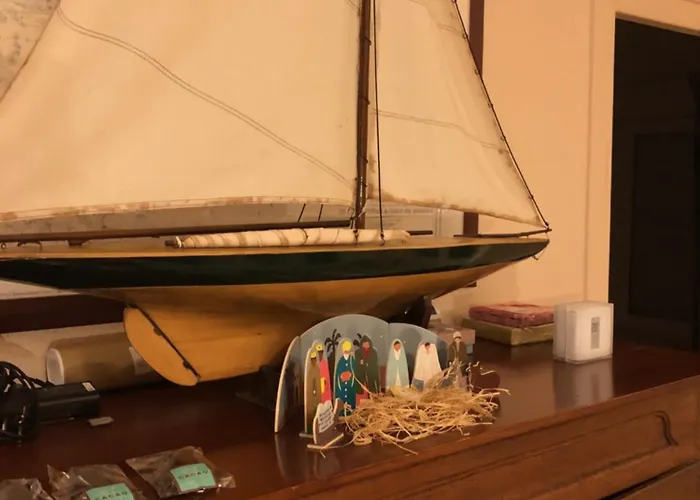 La Au Bout Du Jardin / Sword